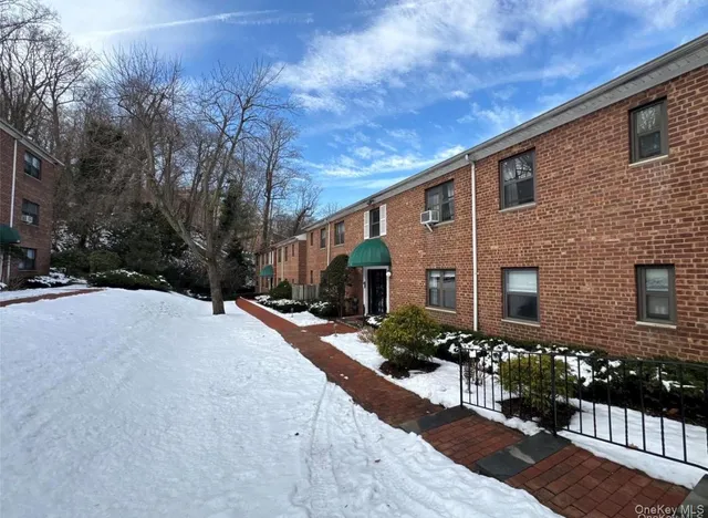 $350,000 | 313 Main Street, Unit B, Roslyn, NY 11576
