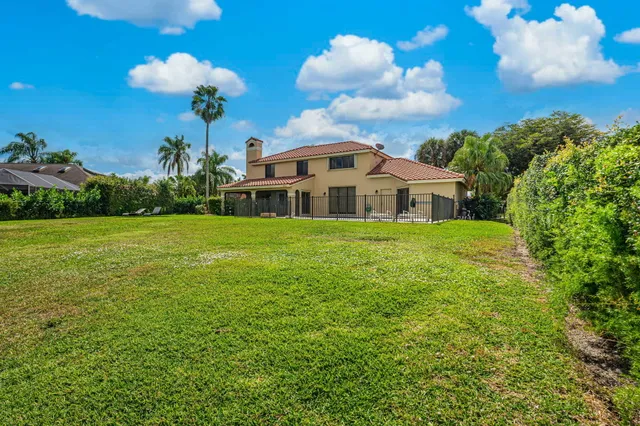 a view of a house with a big yard