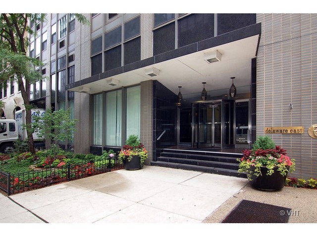 253 East Delaware Place, Unit 4G Chicago, IL 60611 - Photo 8 of 9