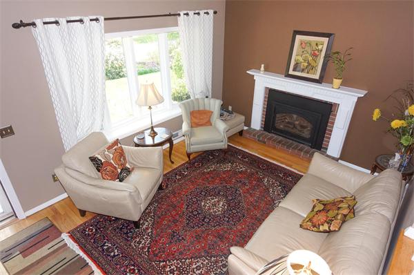 18 Marina Road Chelmsford, MA 01824 - Photo 4 of 22 Gallery Image 4