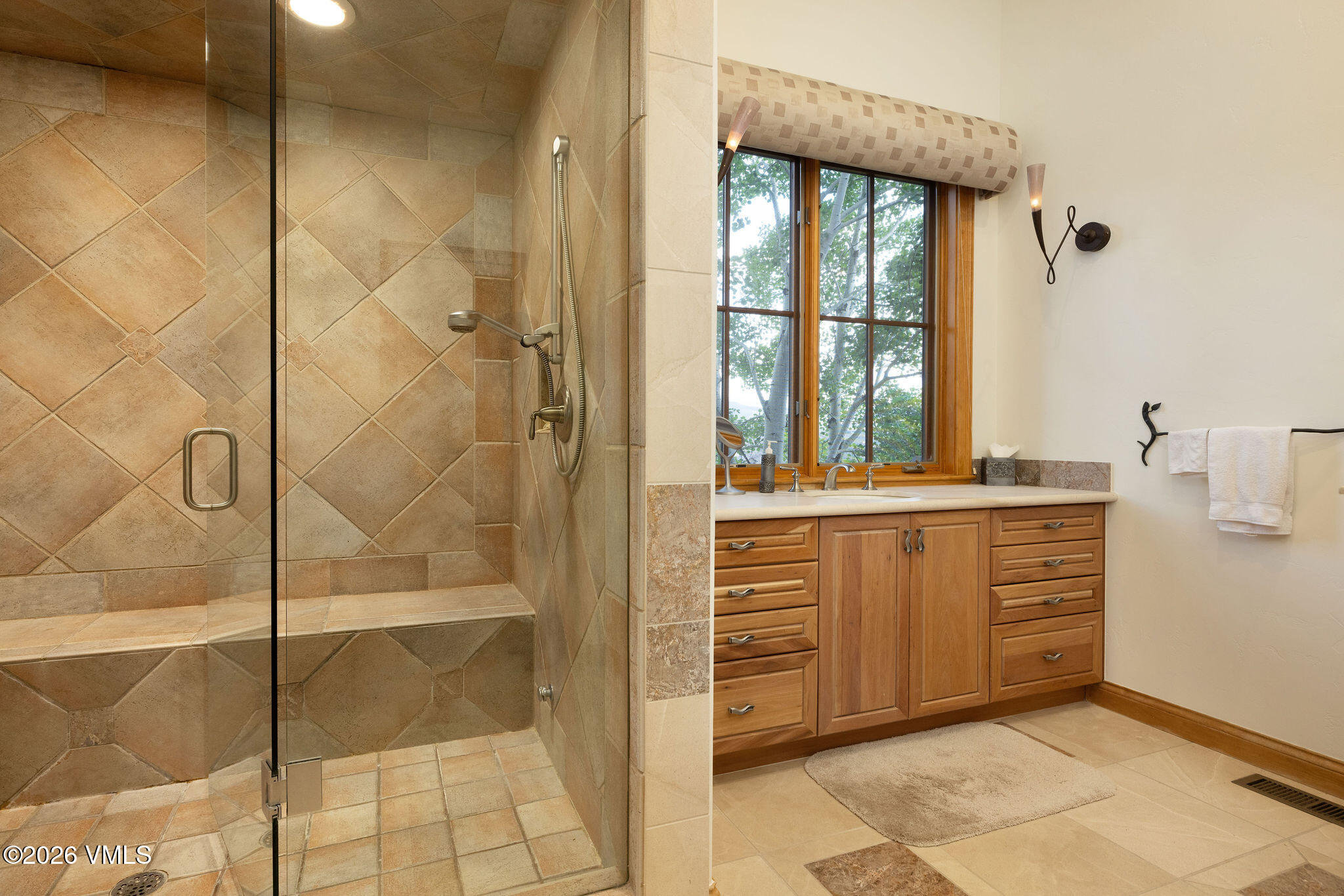 440 Redtail Ridge Edwards, CO 81632 - Photo 20 of 27 2606_440_red_tail_ridge_interior_primary