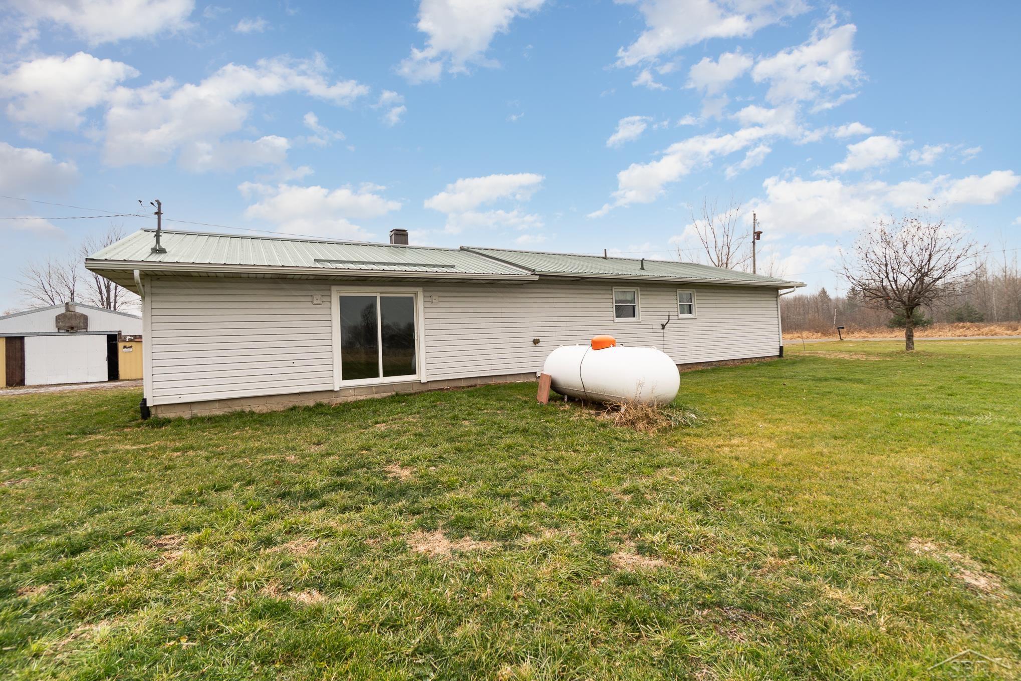 17295 Geddes Road Hemlock, MI 48626 - Photo 23 of 30 50098933-22.JPG