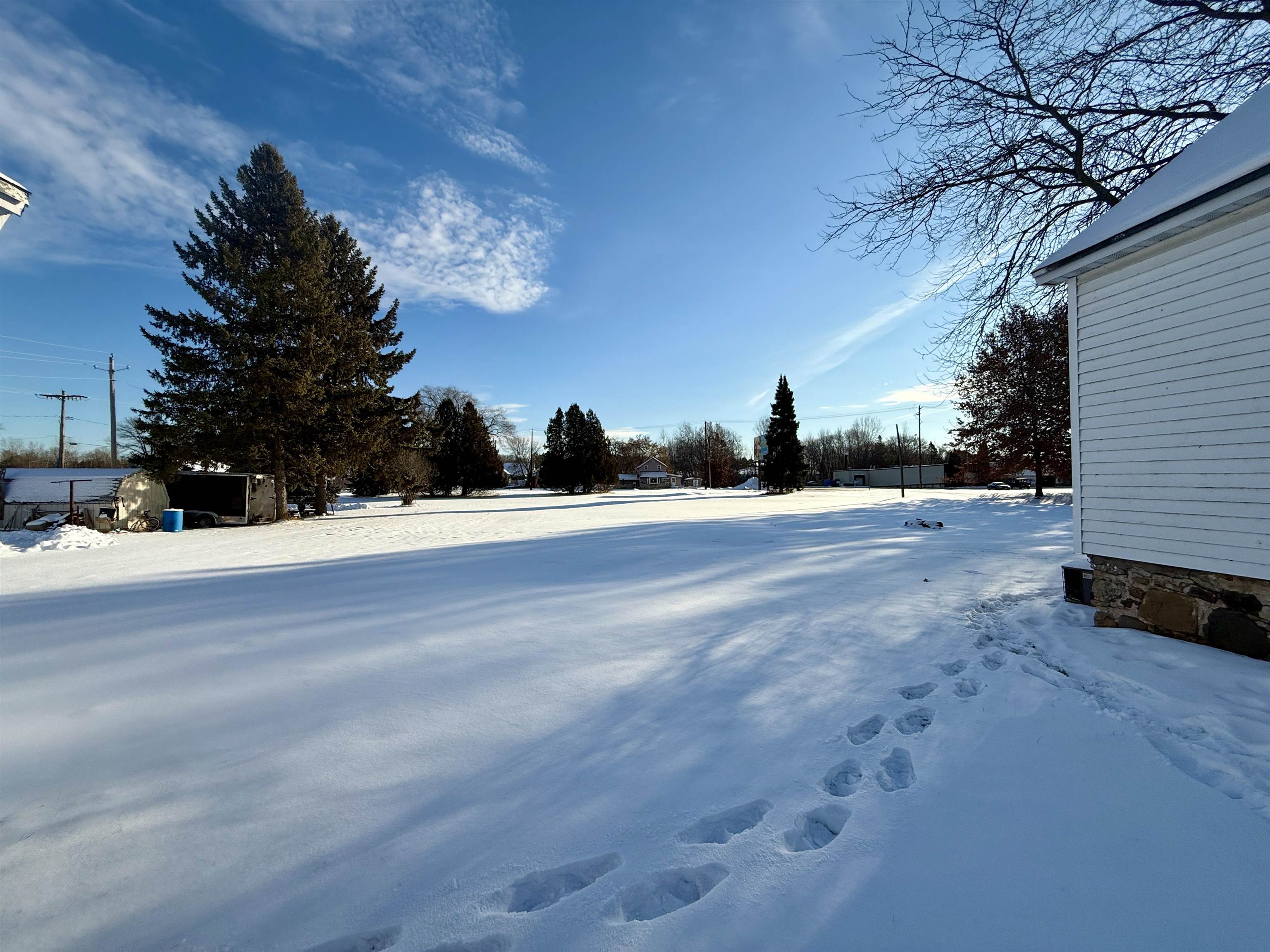 264 Cook Avenue Oconto, WI 54153 - Photo 4 of 26