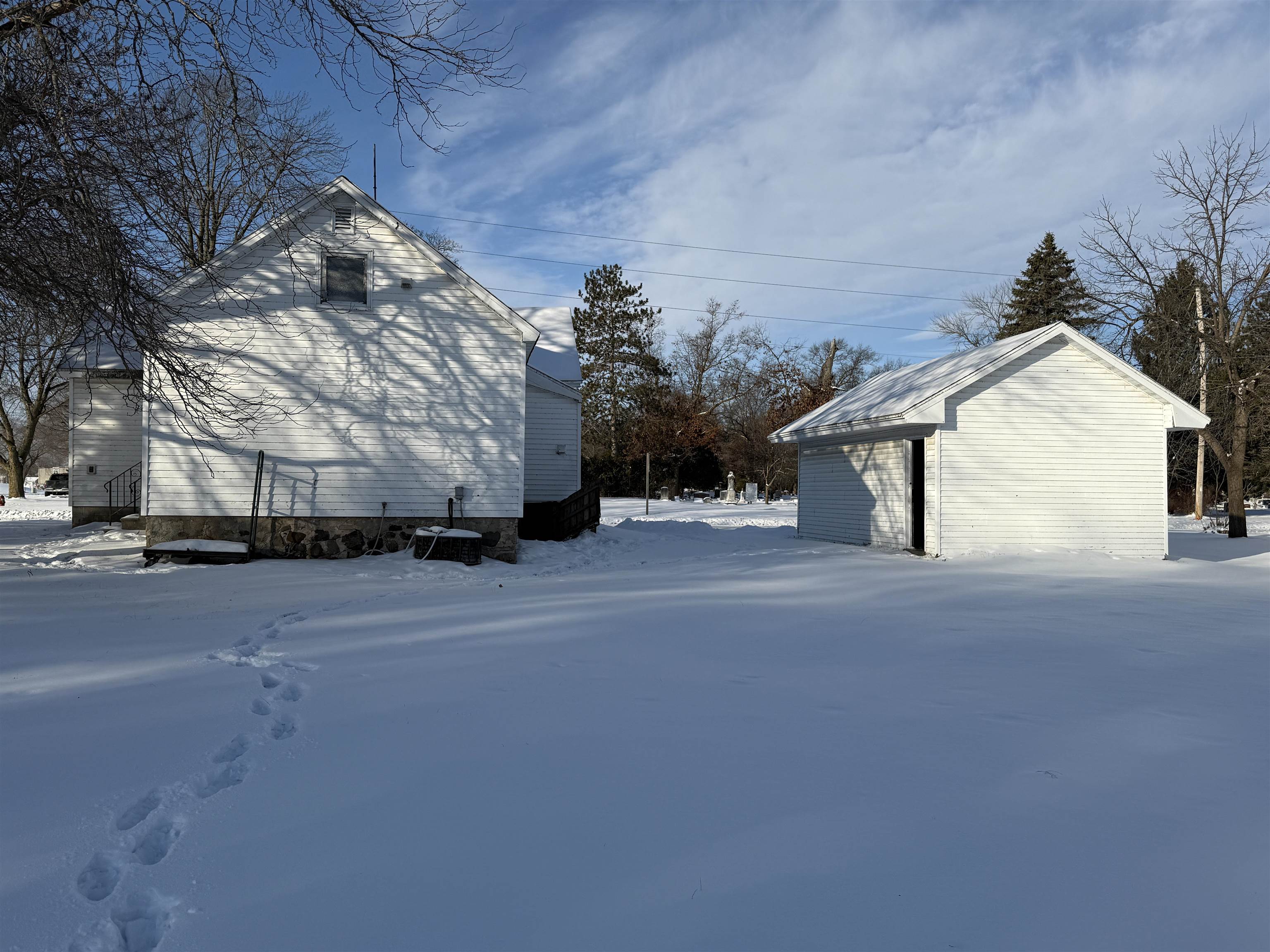 264 Cook Avenue Oconto, WI 54153 - Photo 5 of 26