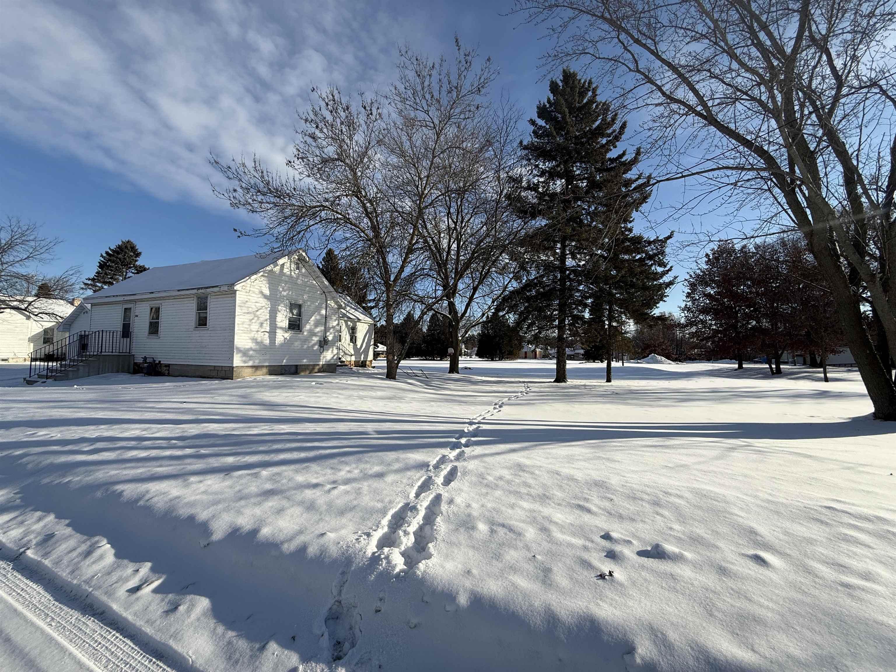 264 Cook Avenue Oconto, WI 54153 - Photo 9 of 26