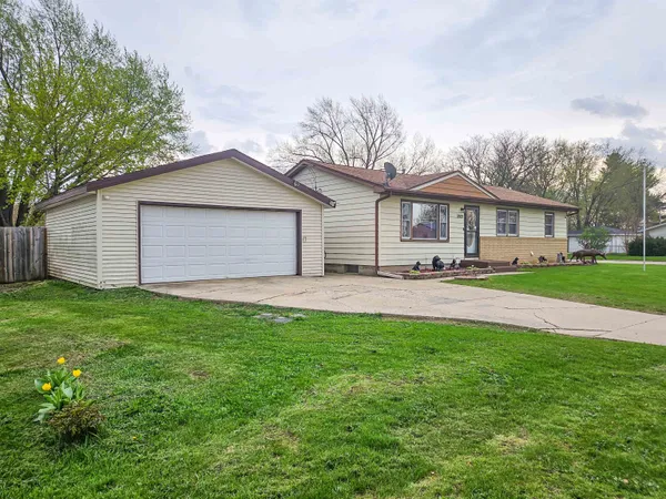 $257,500 | 2309 Pioneer Drive, Beloit, WI 53511