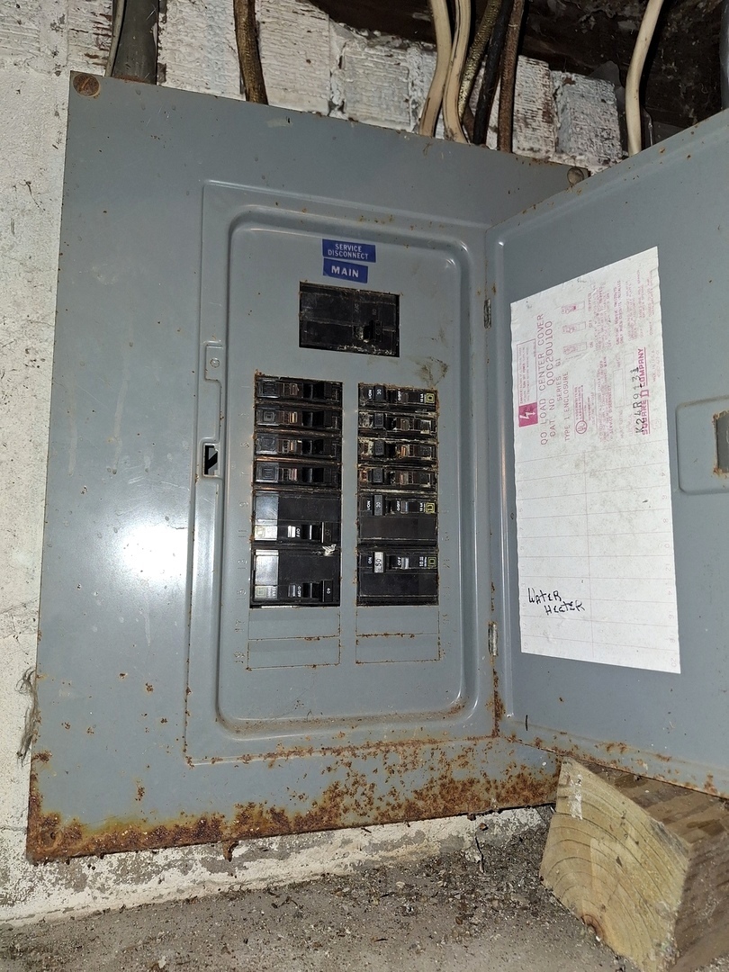 1505 North Otter Creek Road Streator, IL 61364 - Photo 16 of 40 a view of a door of the house