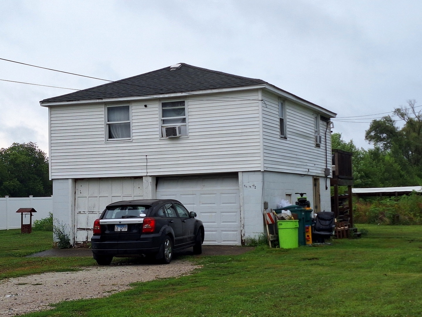 1505 North Otter Creek Road Streator, IL 61364 - Photo 17 of 40 a car parked in front of a house