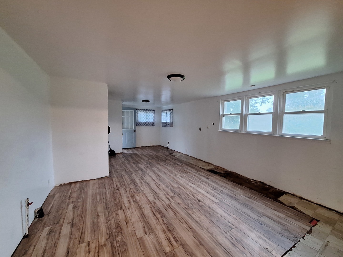 1505 North Otter Creek Road Streator, IL 61364 - Photo 3 of 40 a view of empty room with wooden floor and fan