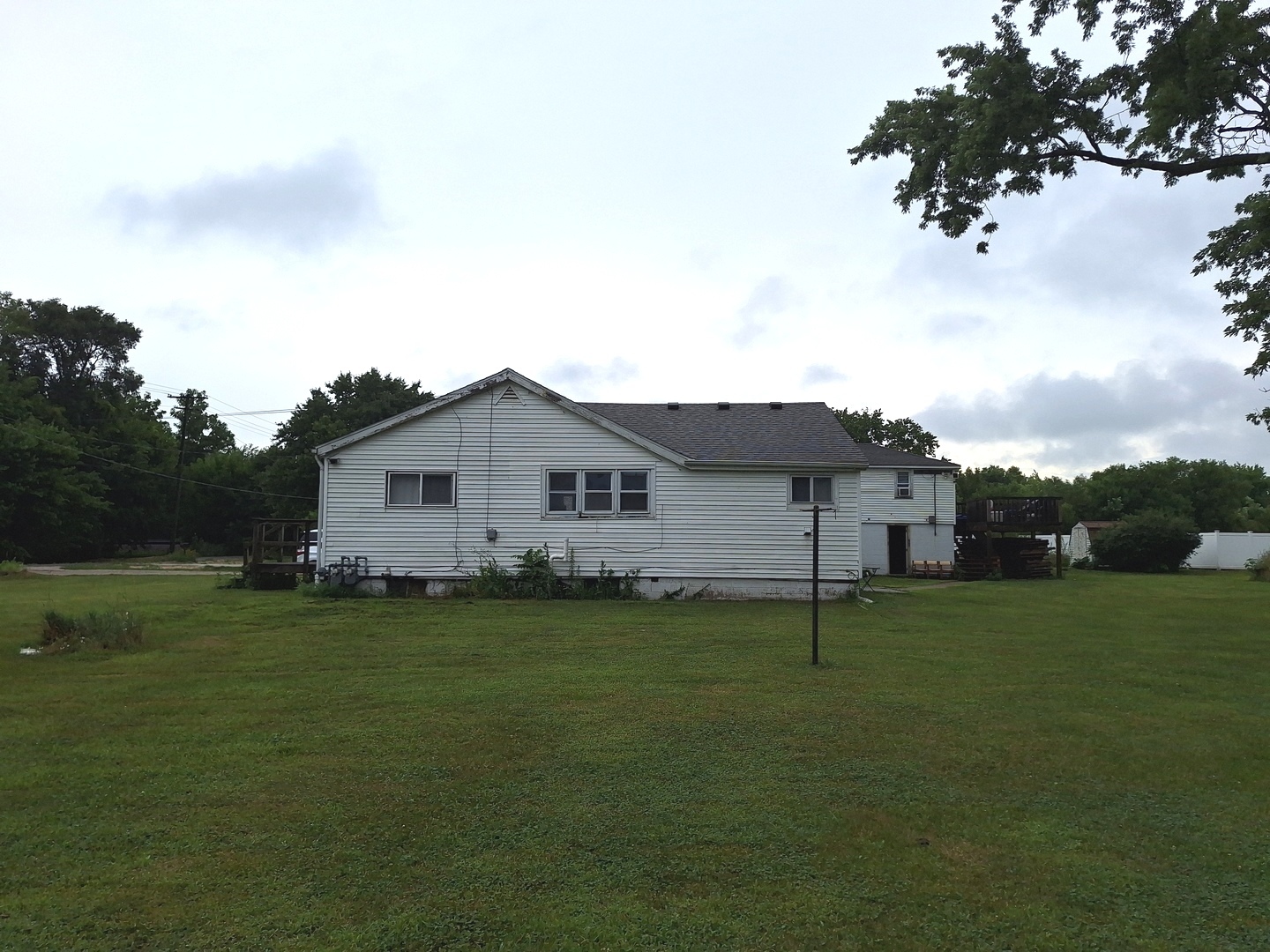 1505 North Otter Creek Road Streator, IL 61364 - Photo 36 of 40 a house view with a outdoor space