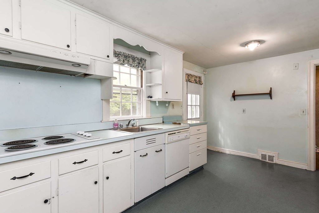 19 Auburn Road Wellesley, MA 02481 - Photo 18 of 22