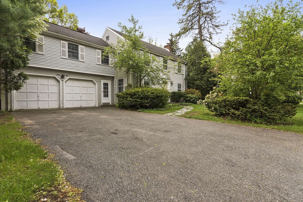 19 Auburn Road Wellesley, MA 02481 - Photo 2 of 22