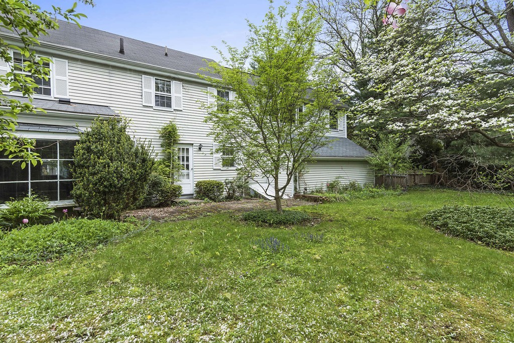 19 Auburn Road Wellesley, MA 02481 - Photo 3 of 22