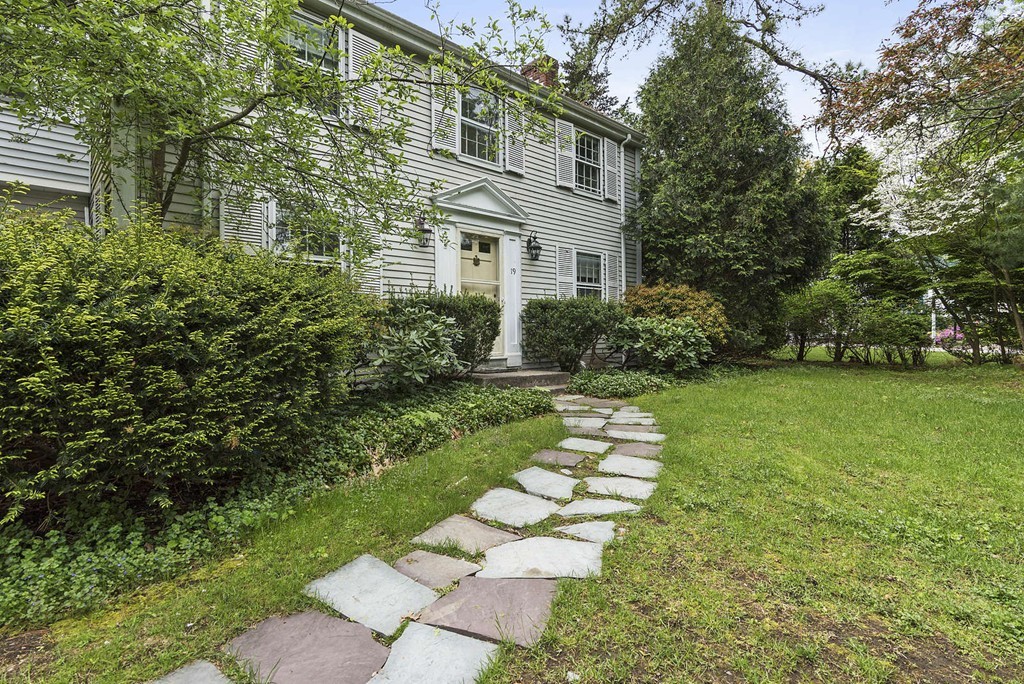 19 Auburn Road Wellesley, MA 02481 - Photo 4 of 22