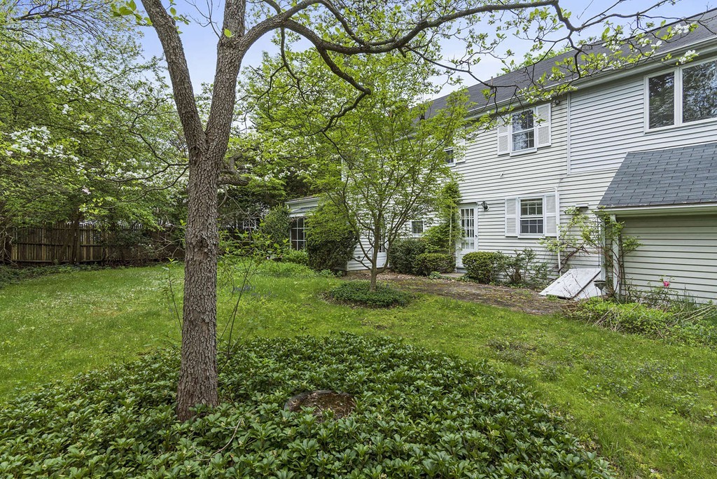 19 Auburn Road Wellesley, MA 02481 - Photo 5 of 22