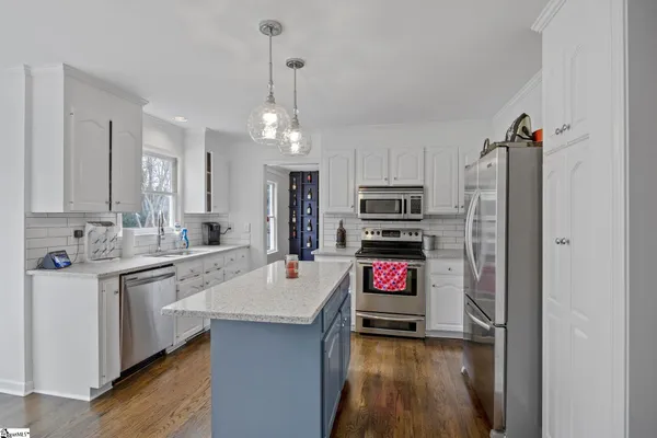 $550,000 | 102 West Silverleaf Street, Greer, SC 29650