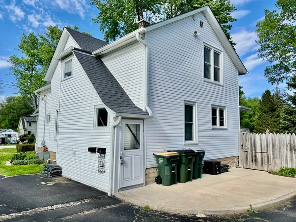 $1,500 | 830 Garfield Avenue, Unit UP, Batavia, IL 60510