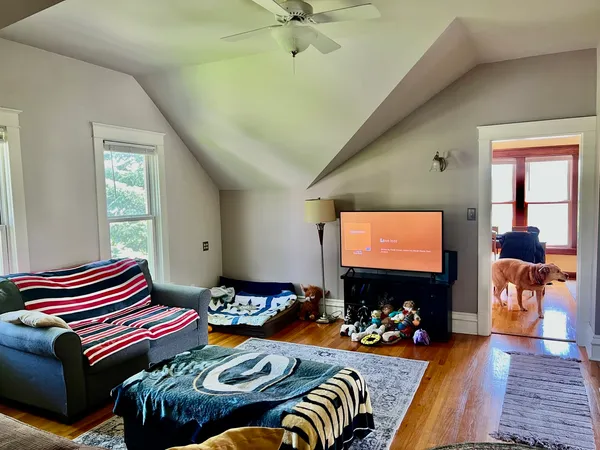 $1,500 | 830 Garfield Avenue, Unit UP, Batavia, IL 60510