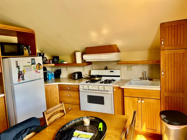 $1,500 | 830 Garfield Avenue, Unit UP, Batavia, IL 60510