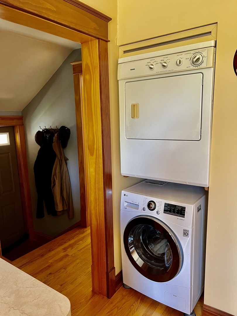 830 Garfield Avenue, Unit UP Batavia, IL 60510 - Photo 8 of 12 a utility room with dryer and washer