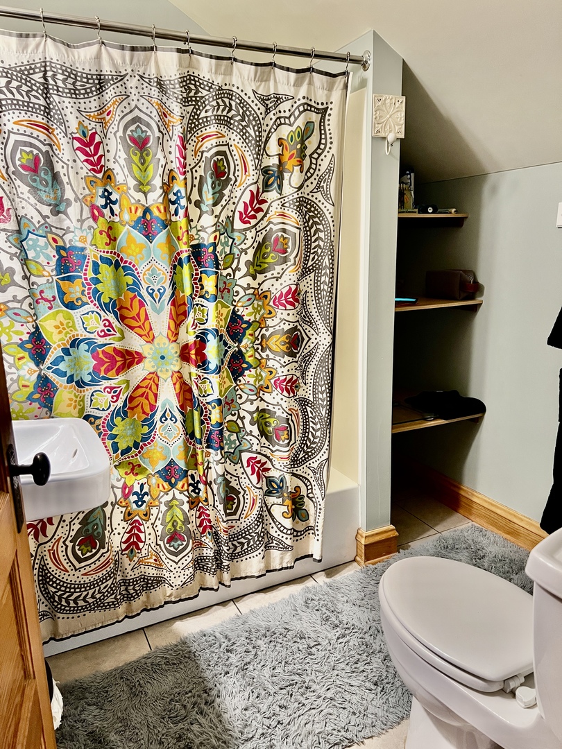 830 Garfield Avenue, Unit UP Batavia, IL 60510 - Photo 10 of 12 a bathroom with a toilet and a shower curtain
