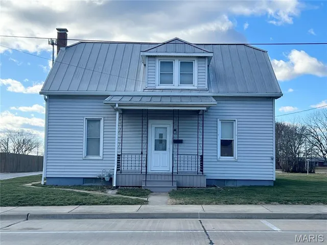 $170,000 | 227 North Moore Street, Waterloo, IL 62298