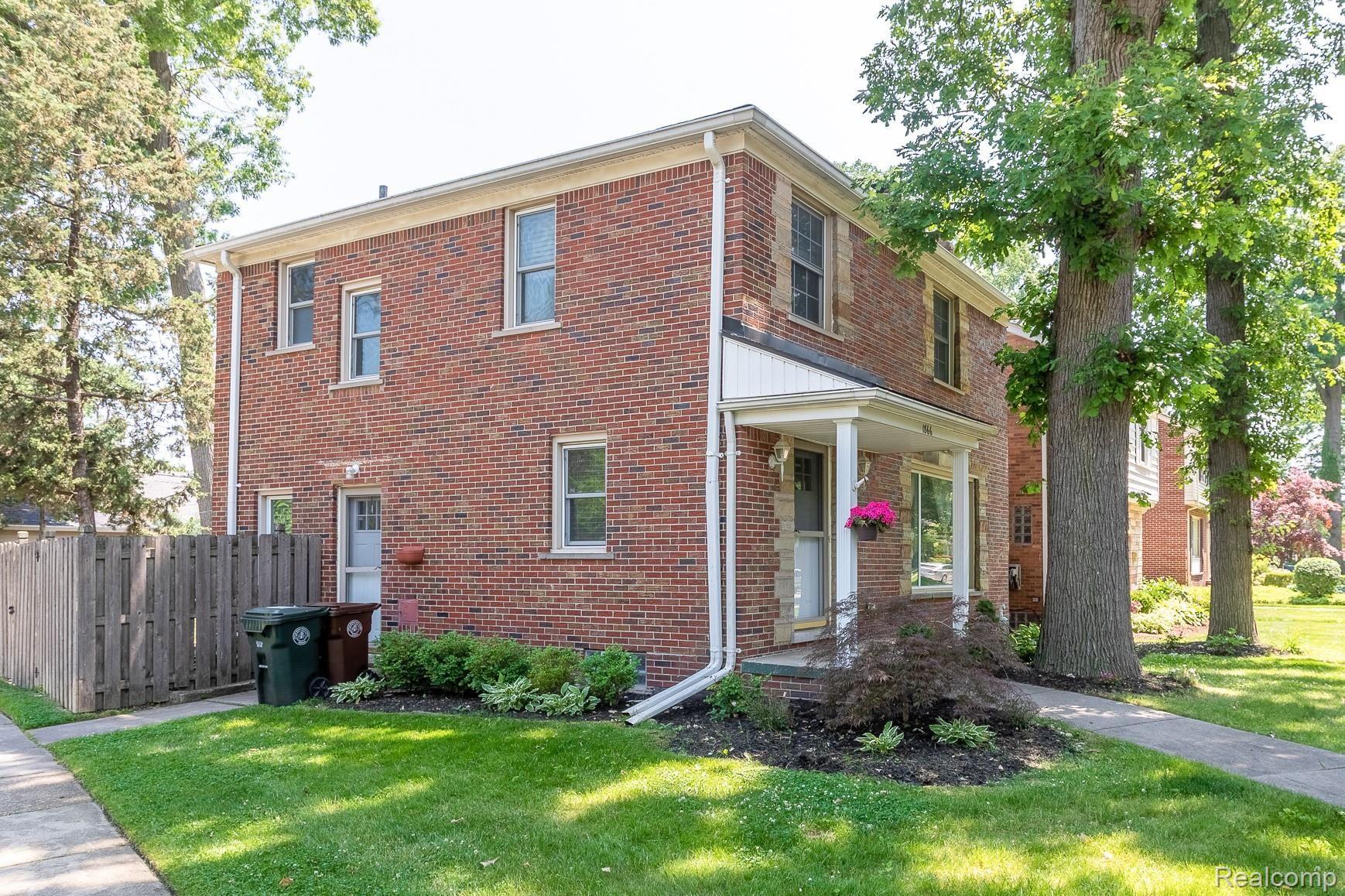 1866 Littlestone Road Grosse Pointe, MI 48236 - Photo 5 of 33 Photo Jun 10, 11 58 43 AM.jpg