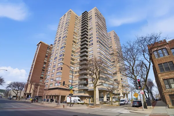 $1,995 | 6301 North Sheridan Road, Unit 3M, Chicago, IL 60660