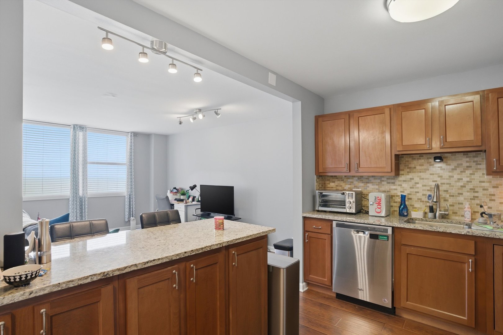 6301 North Sheridan Road, Unit 3M Chicago, IL 60660 - Photo 18 of 30