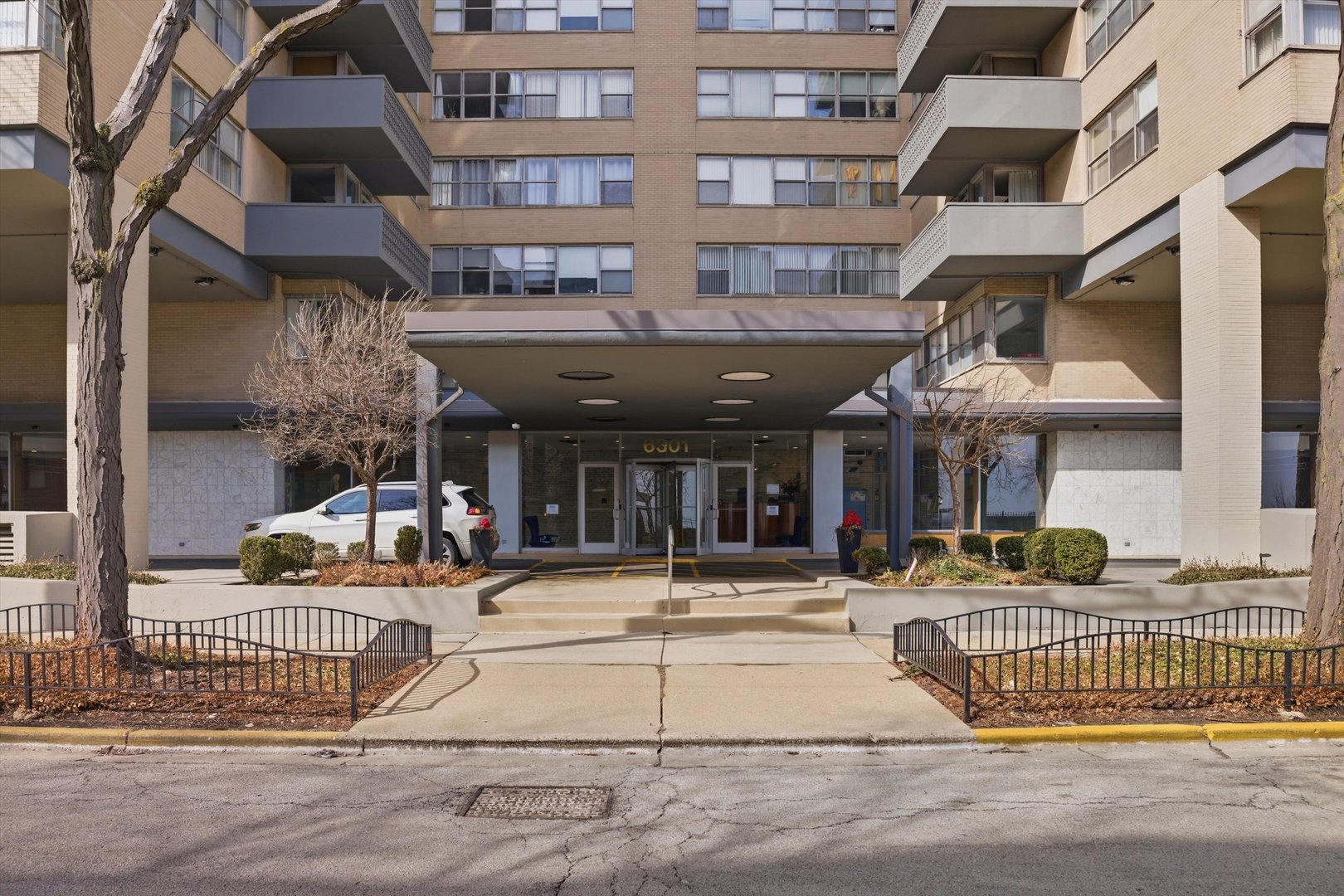 6301 North Sheridan Road, Unit 3M Chicago, IL 60660 - Photo 3 of 30