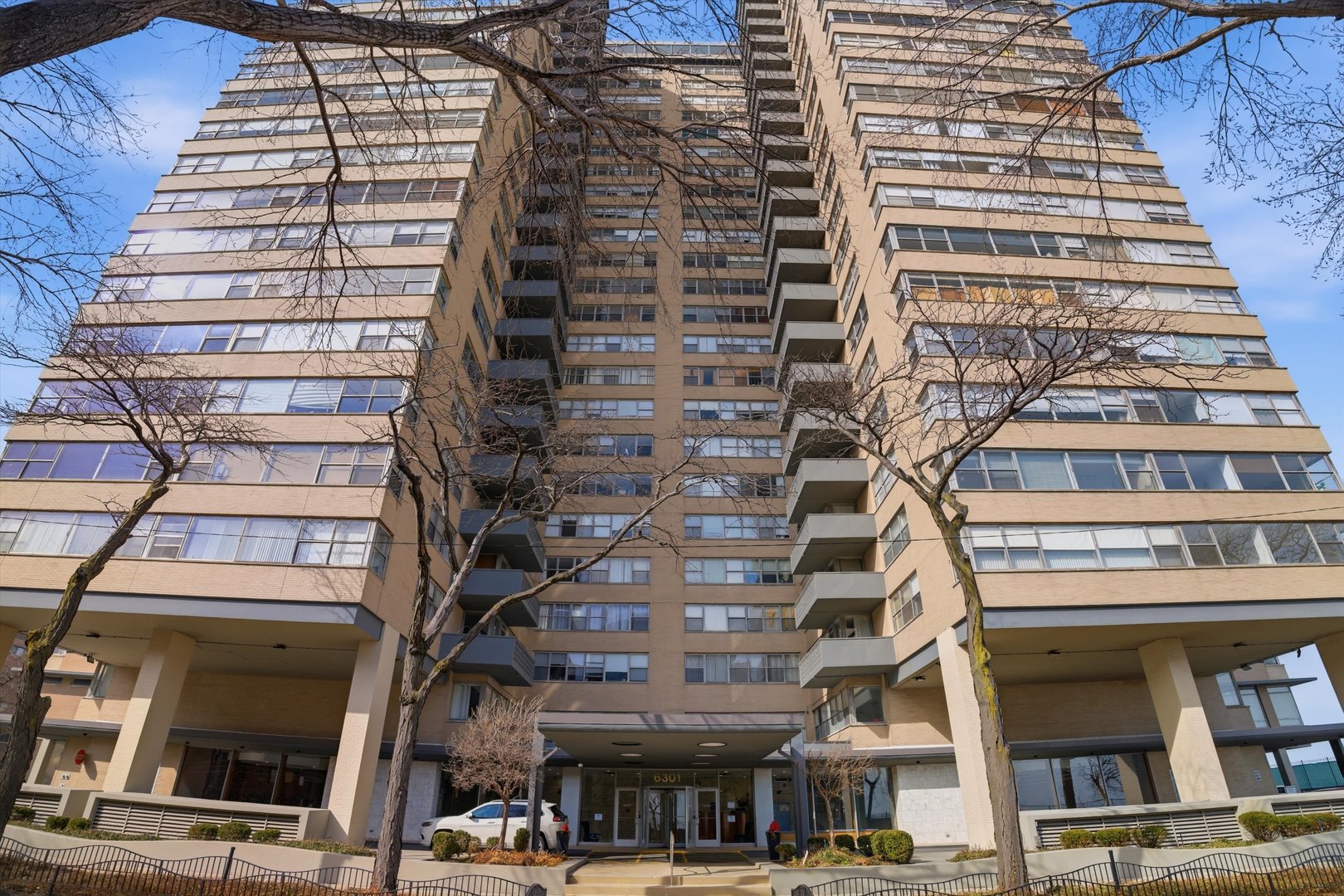 6301 North Sheridan Road, Unit 3M Chicago, IL 60660 - Photo 4 of 30