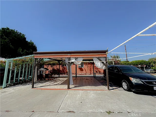 a view of a cars park in front of house