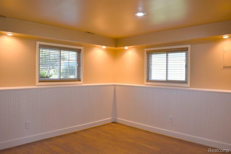 202 North Willard Road Canton, MI 48187 - Photo 9 of 29 9 FAMILY ROOM.JPG