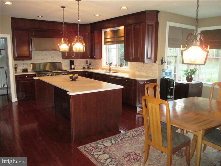 33 Ruth Circle Malvern, PA 19355 - Photo 5 of 25 Kitchen