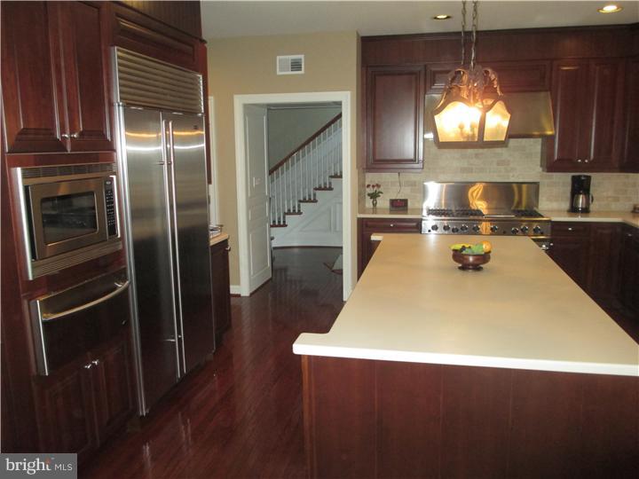 33 Ruth Circle Malvern, PA 19355 - Photo 6 of 25 Kitchen