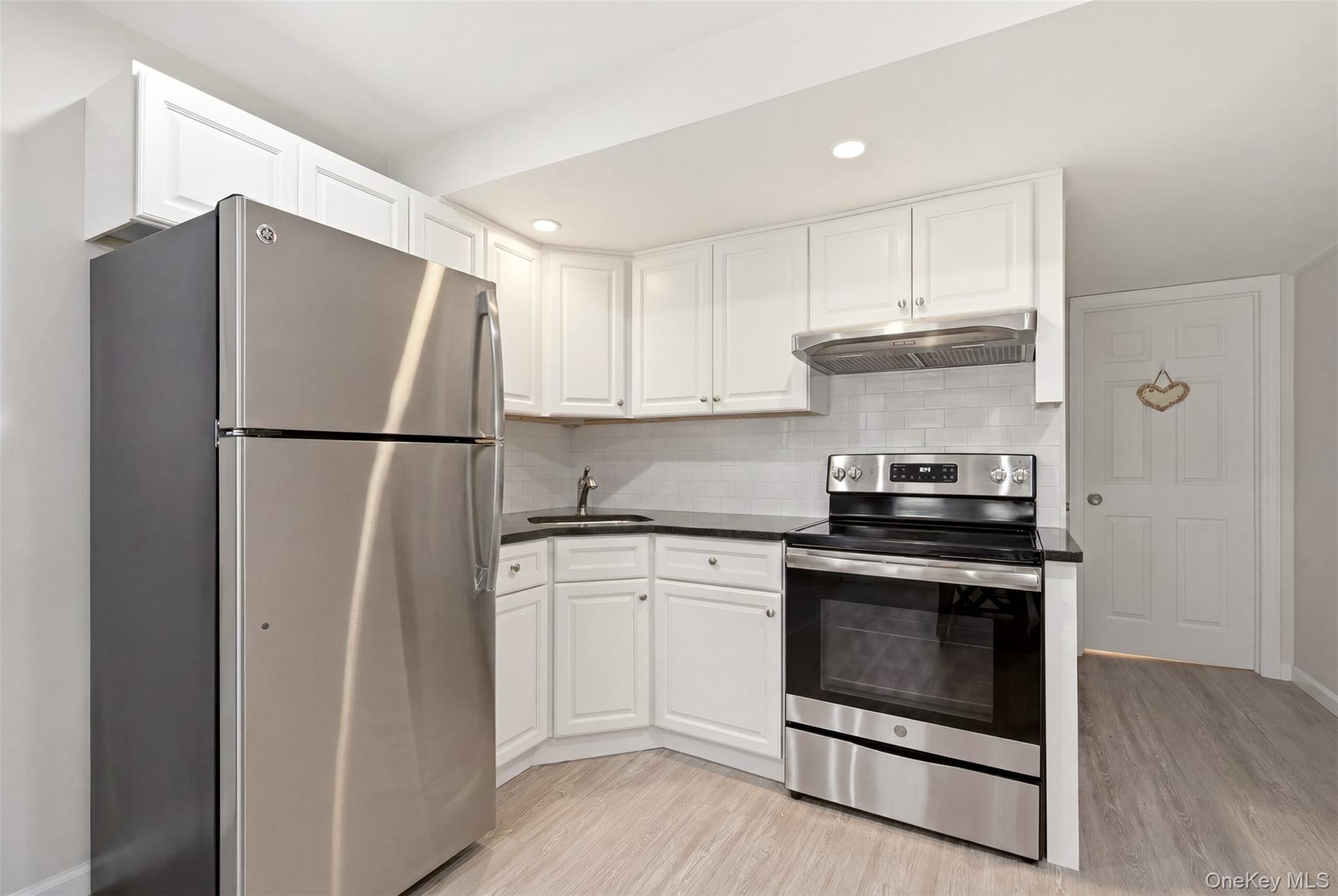 29 Vineyard Road Huntington, NY 11743 - Photo 25 of 35