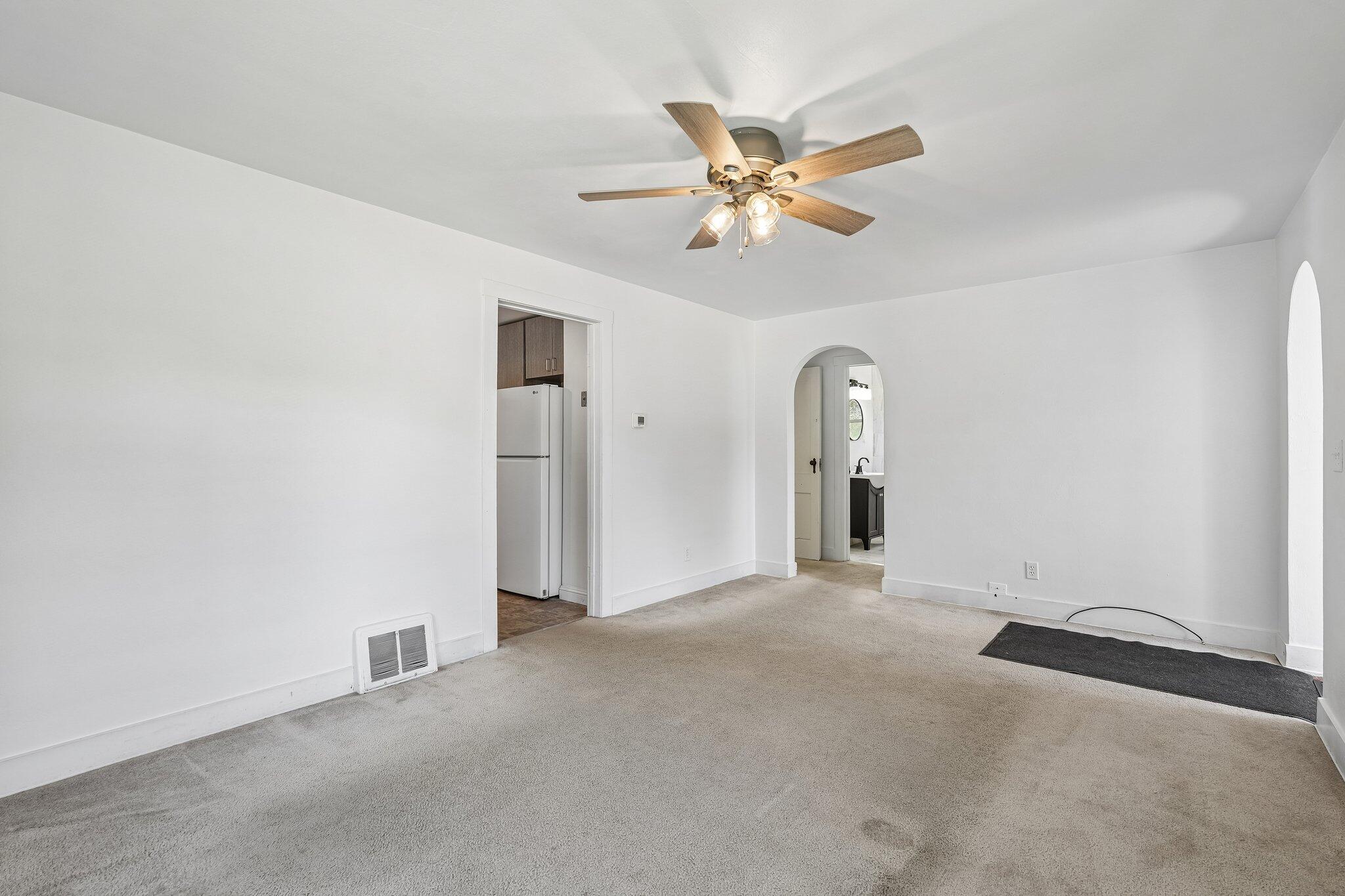 9207 39th Avenue Pleasant Prairie, WI 53142 - Photo 21 of 48 Living room