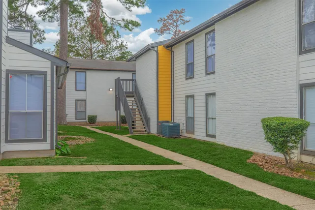 a view of a back yard of the house