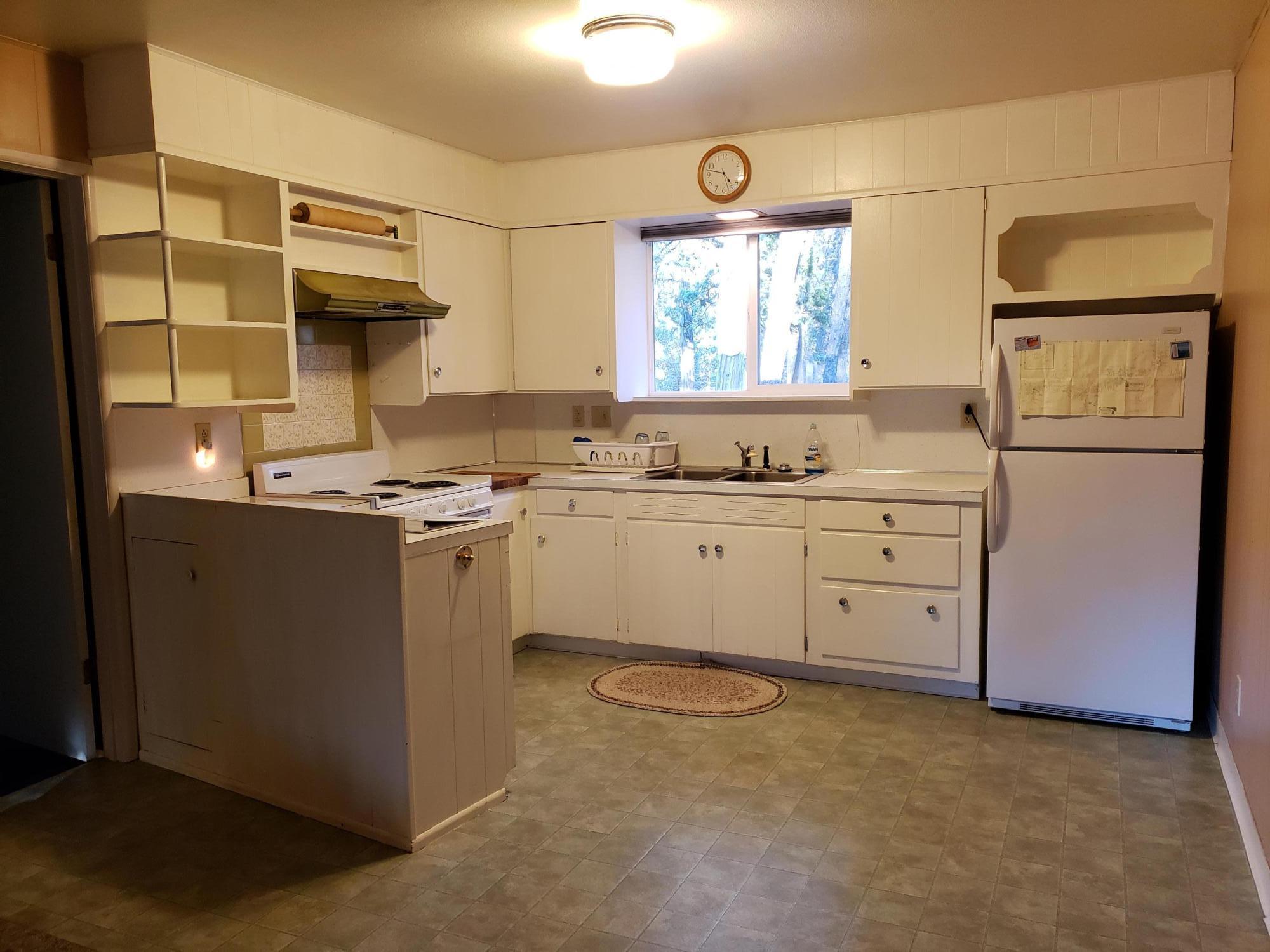 7815 Linda Road Shingletown, CA 96088 - Photo 4 of 17 Kitchen/ Dining Area
