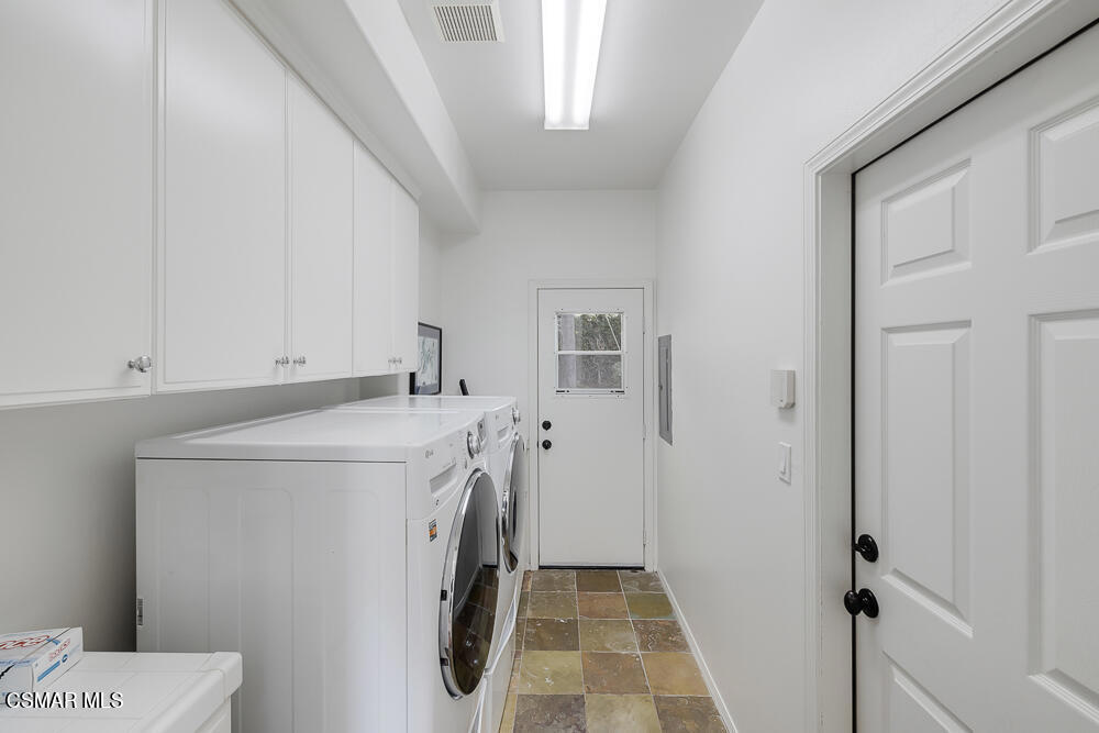 6103 Deerhill Road Oak Park, CA 91377 - Photo 17 of 38