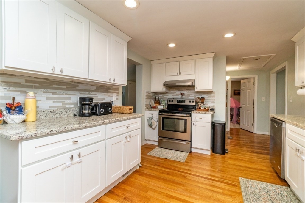 9 Sunset Avenue Holbrook, MA 02343 - Photo 14 of 40