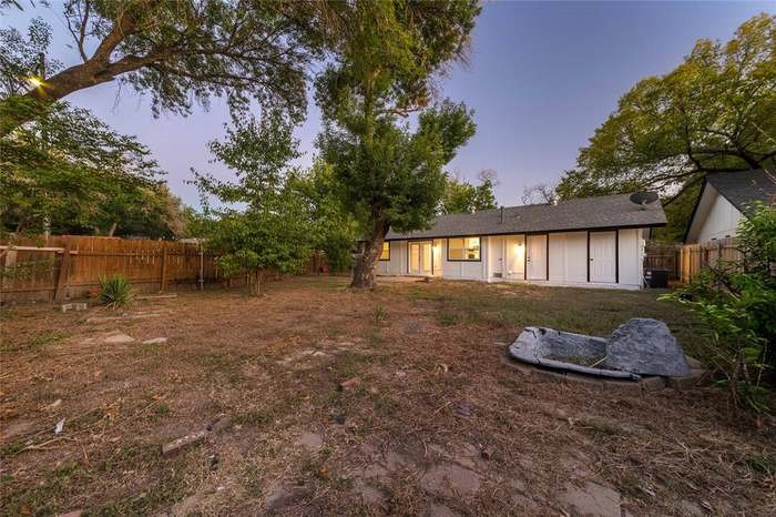 5535 Pine Place Austin, TX 78744 - Photo 24 of 25