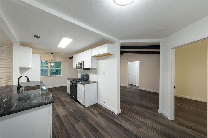 5535 Pine Place Austin, TX 78744 - Photo 6 of 25
