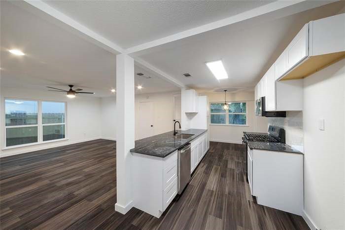 5535 Pine Place Austin, TX 78744 - Photo 7 of 25
