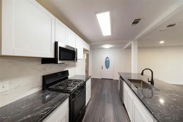 $2,200 | 5535 Pine Place, Austin, TX 78744