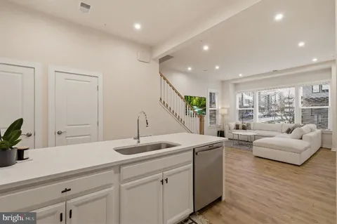 $549,900 | 16126 Connors Way, Unit 87, Rockville, MD 20855