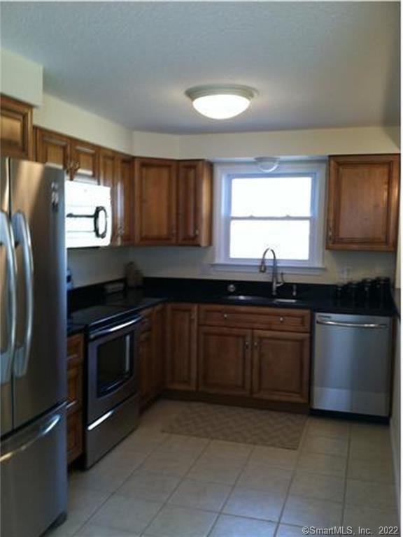 33 Inverness Lane Middletown, CT 06457 - Photo 2 of 7