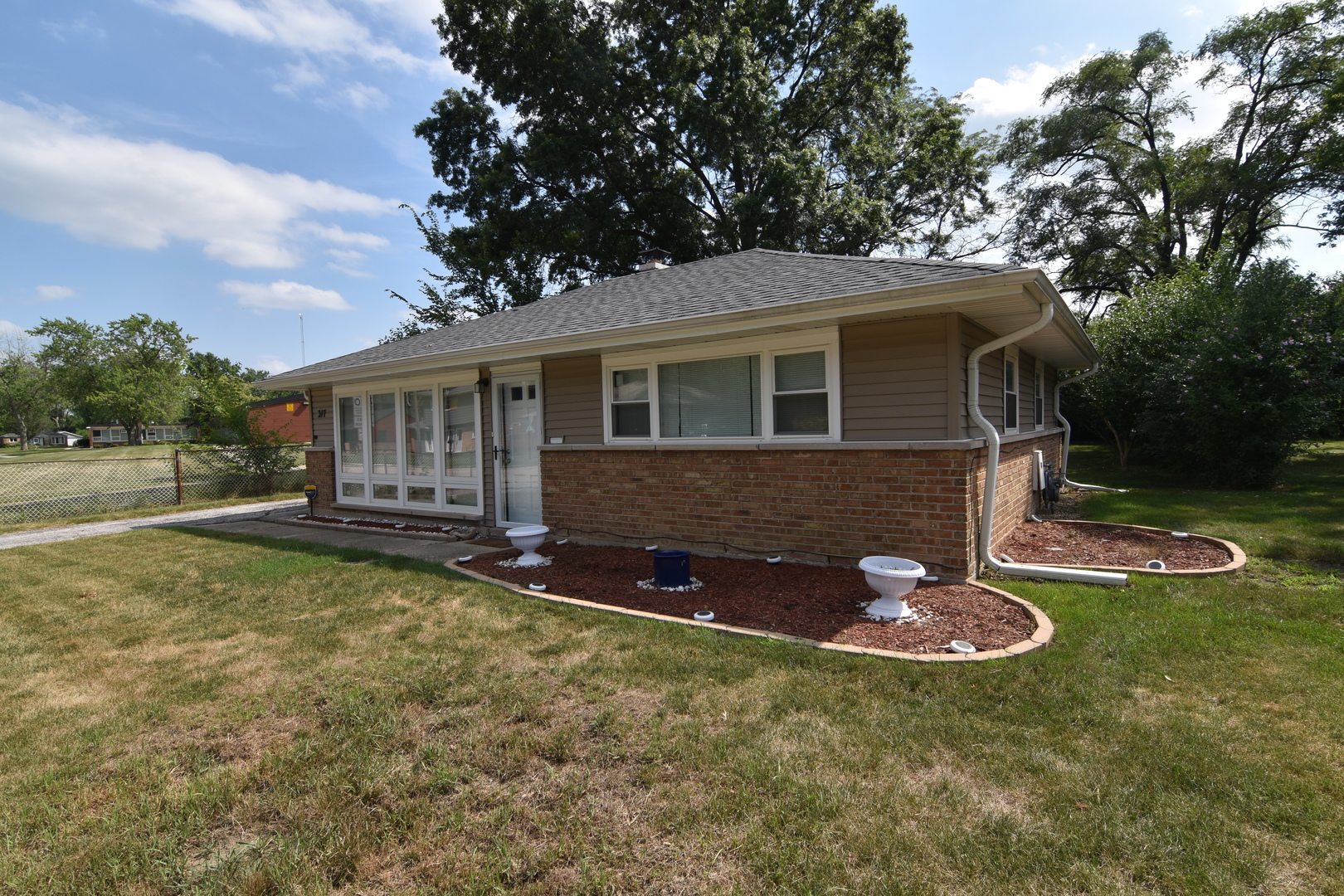 317 Mohawk Street Park Forest, IL 60466 - Photo 3 of 20