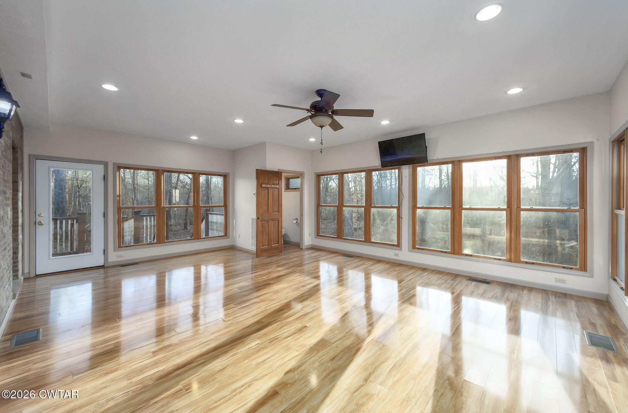 40 Pine Cove Parsons, TN 38363 - Photo 4 of 56 a view of an empty room with a large window
