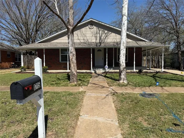 $1,650 | 1715 West Elm Street, Denison, TX 75020